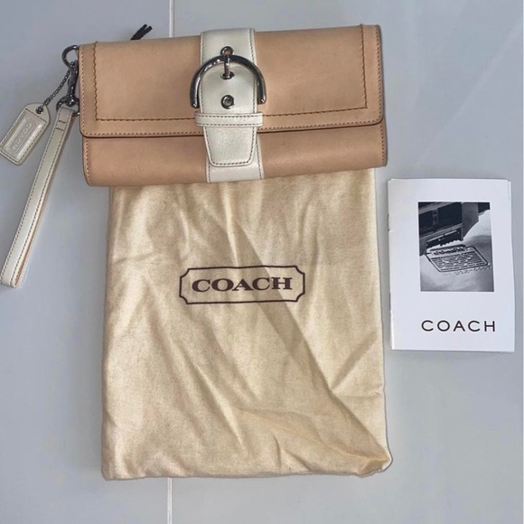 Coach Clutch - Picture 1 of 3